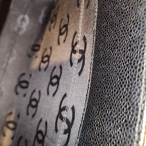 CHANEL Shoulder Bag - Picture 10 of 11